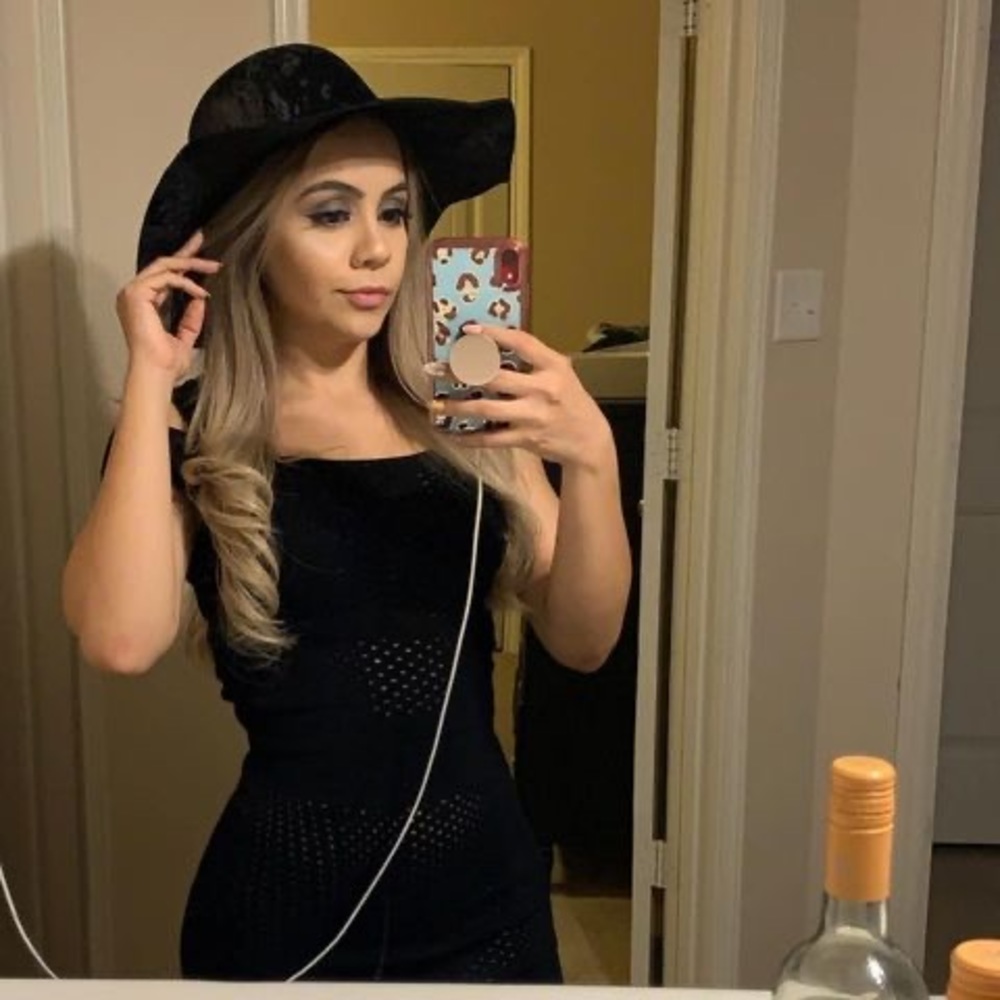 Meet your Posher, Cynthia